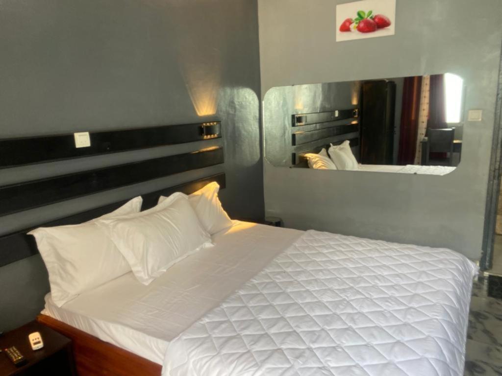 Sunrise Center Bonapriso 111 Hotel Douala Luaran gambar